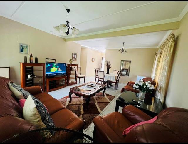 4 BEDROOM HOUSE FOR SALE IN GLENMORE